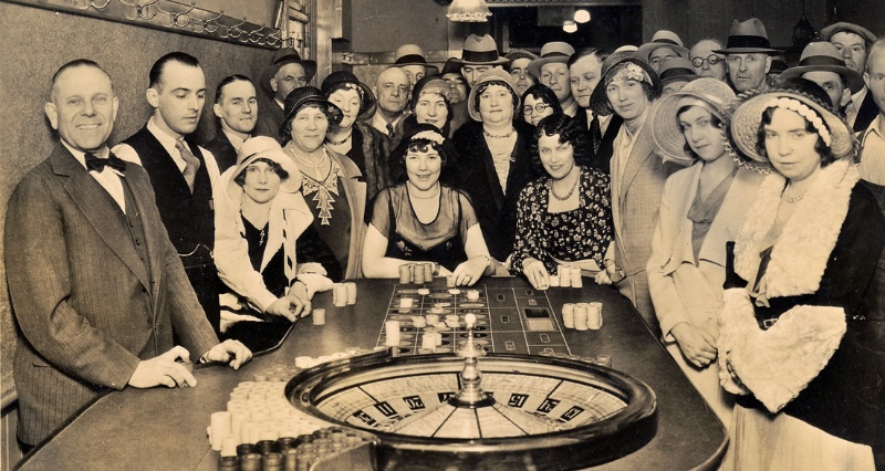 عکس تاریخی از میز رولت در دهه ۱۹۳۰ میلادی؛ آغاز محبوبیت رولت در کازینوهای اروپایی